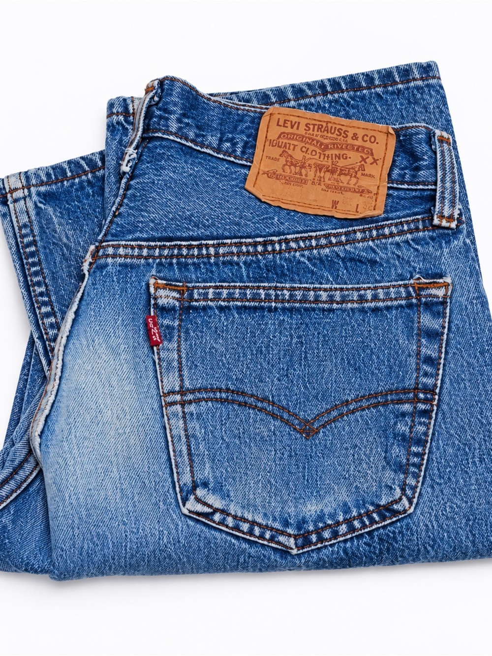 VINTAGE MID-LIGHT WASH 501
VINTAGE LEVI'S | 32 X 32
